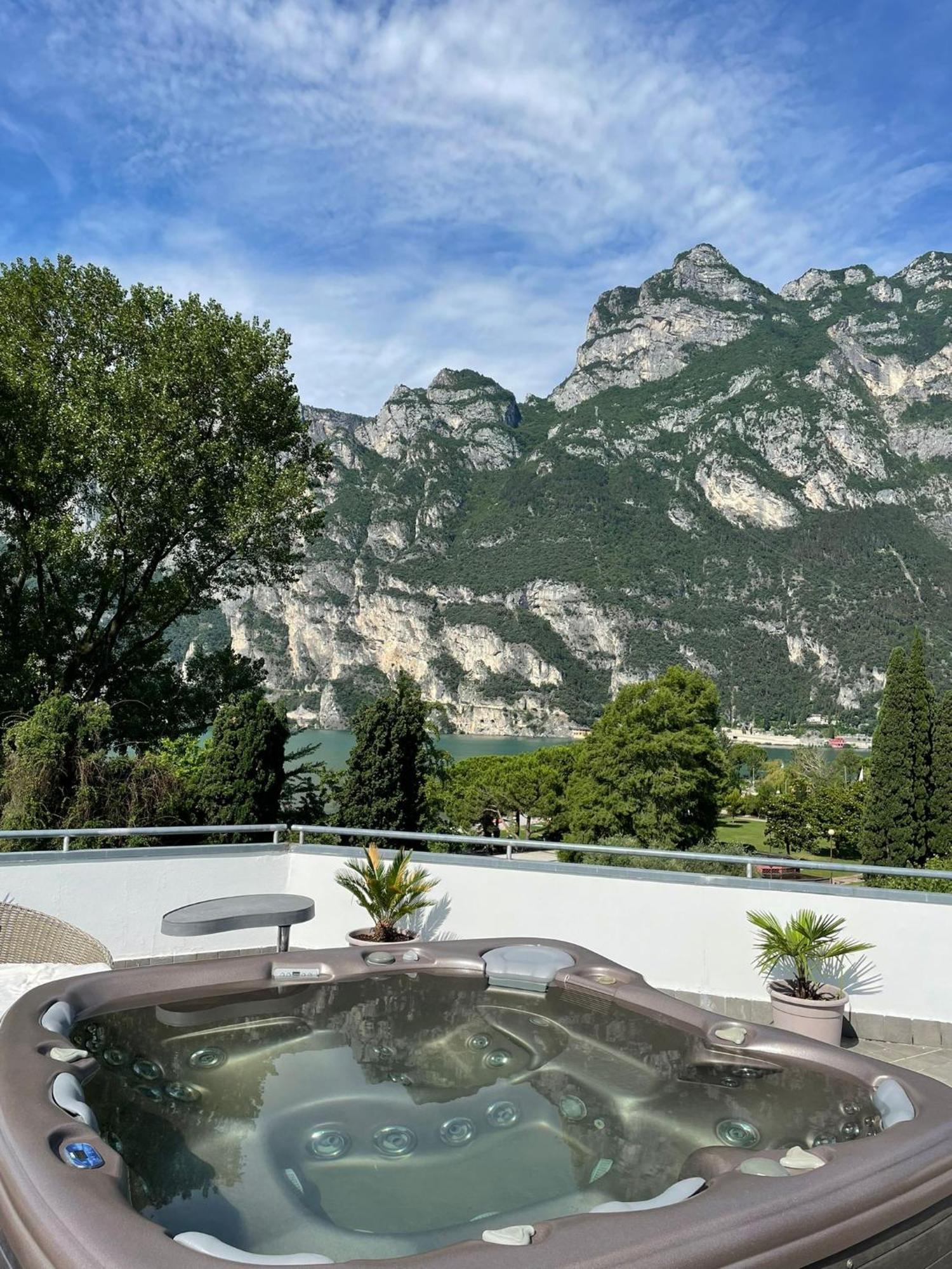Hotel Oasi Wellness & Spa Рива-дель-Гарда Экстерьер фото