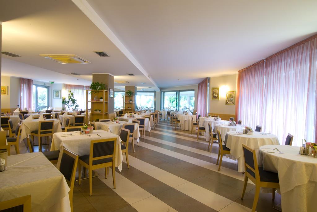 Hotel Oasi Wellness & Spa Рива-дель-Гарда Экстерьер фото